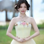 虞书欣秀完美腰身虞书欣绝美公主造型来袭！黄色抹胸纱裙绽放少女元气与优雅