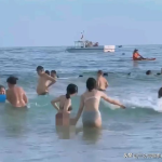 游泳时胸罩掉了,游泳时胸罩掉落的应对与预防措施