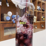 网红饮料冰,夏日清凉新宠，时尚饮品新潮流