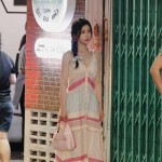 虞书欣秀完美腰身虞书欣：彩色吊带裙下的梦幻精灵